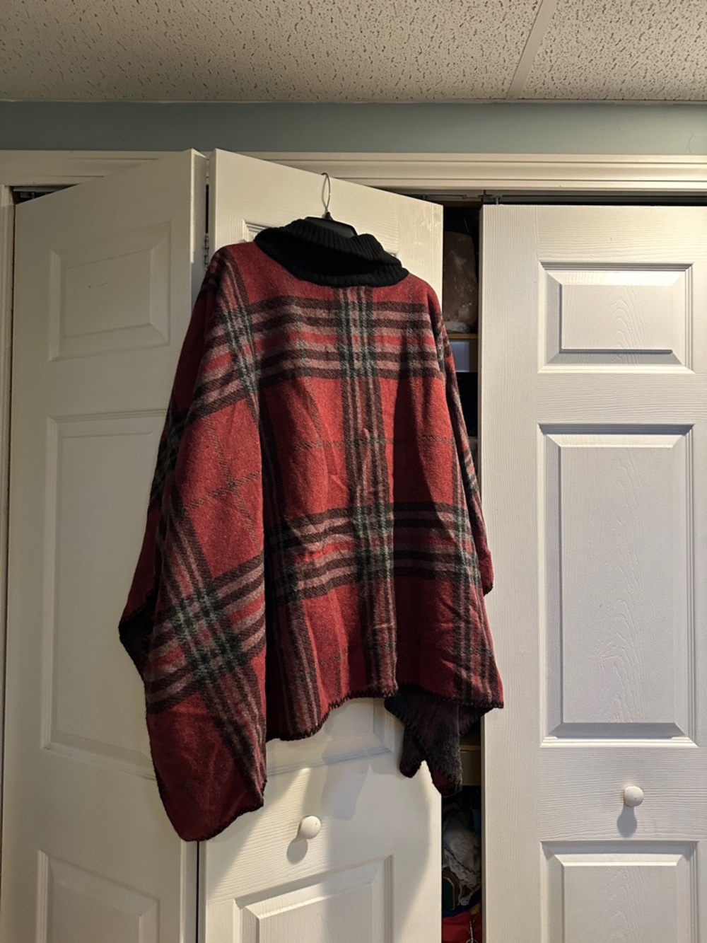 Plaid Cape - Picture 3 of 4